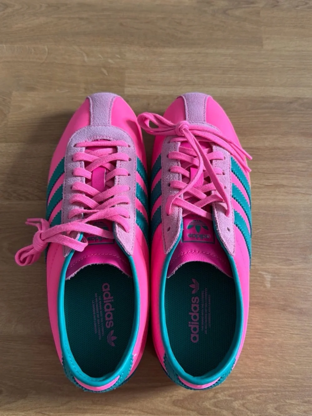 NWT Adidas Originals Women’s Tokyo Shoe Pink and Teal SIZE 7